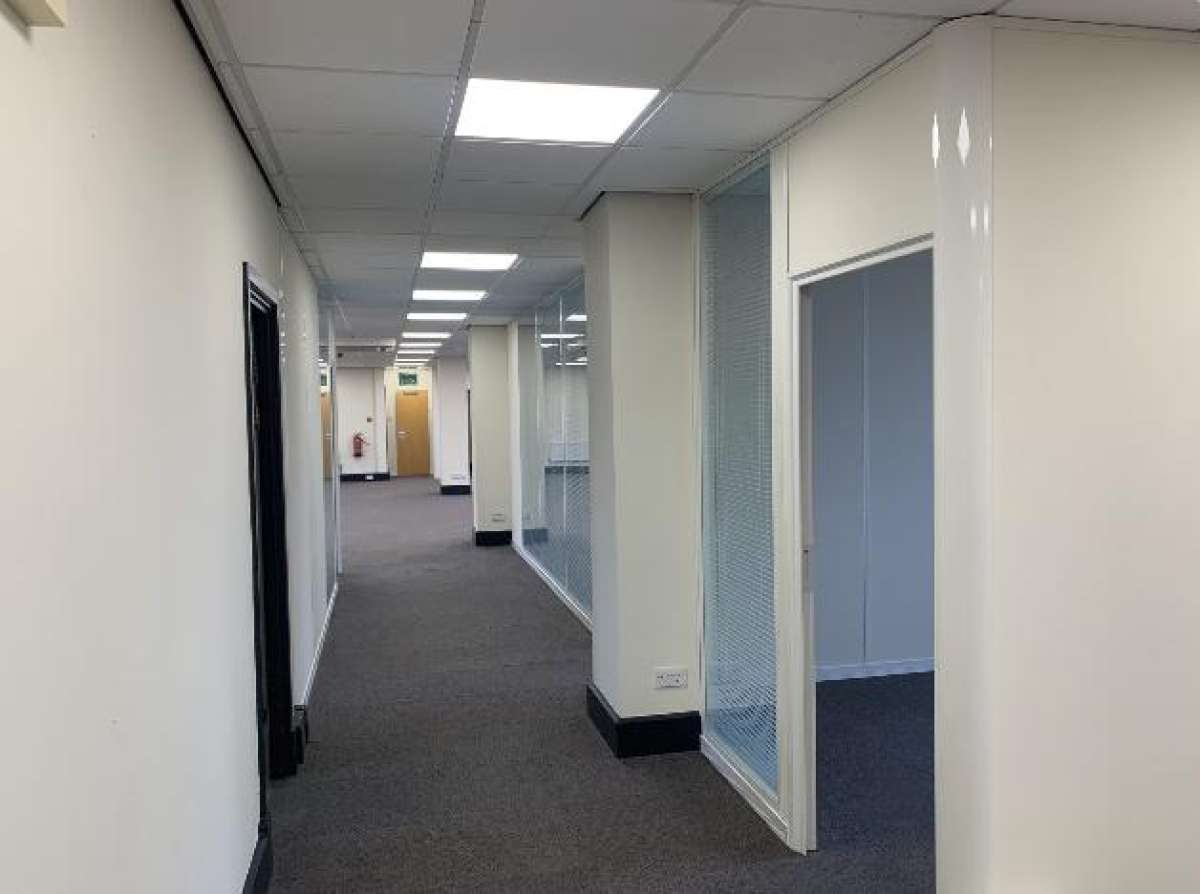 Office in Wakefield - photo 4