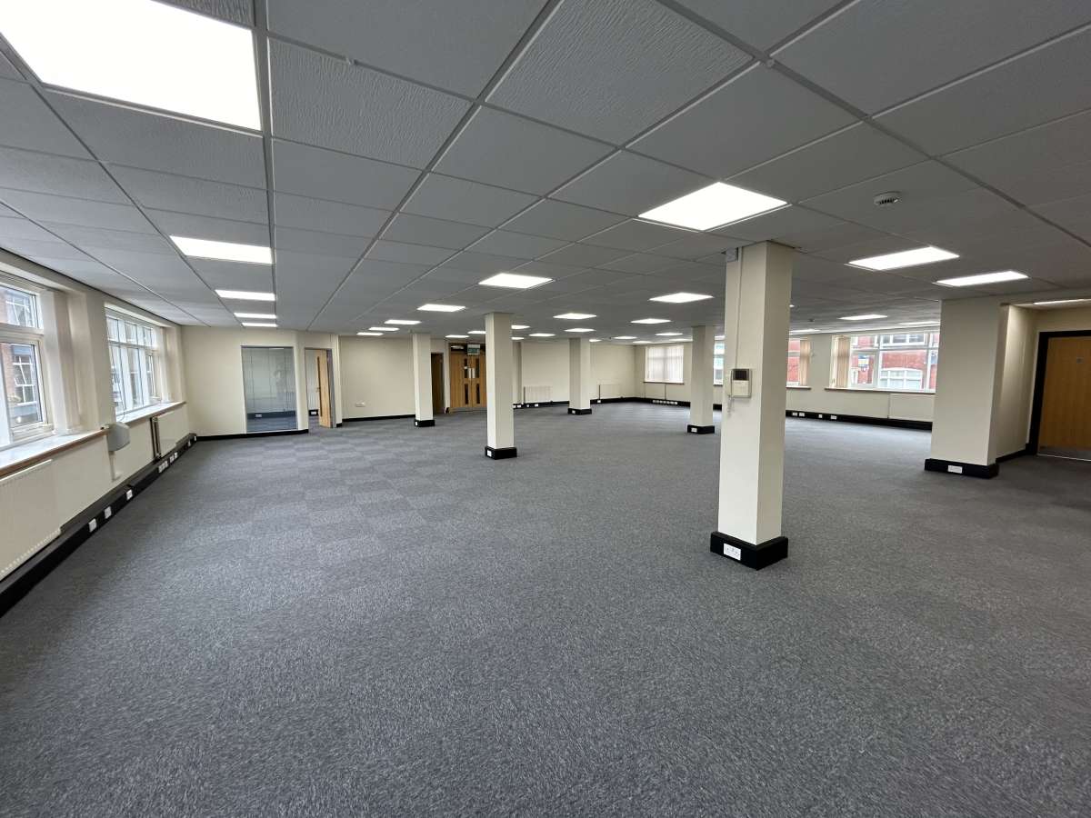 Office in Wakefield - photo 3