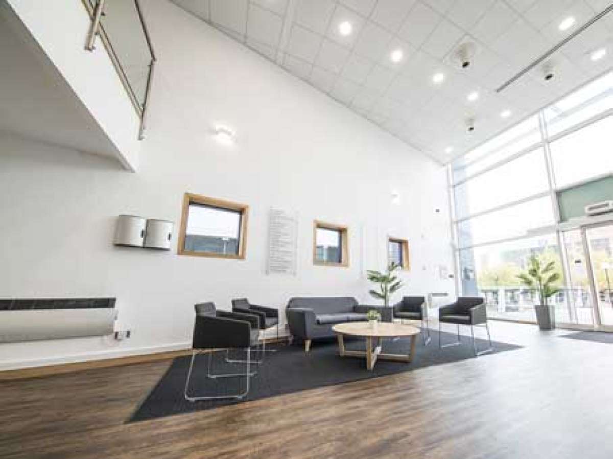 Office in Luton - photo 2