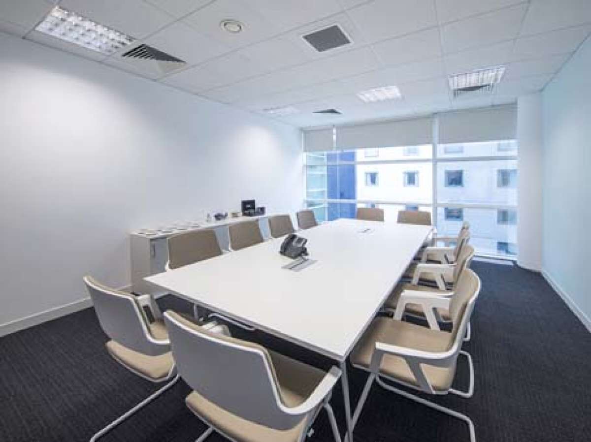 Office in Luton - photo 4