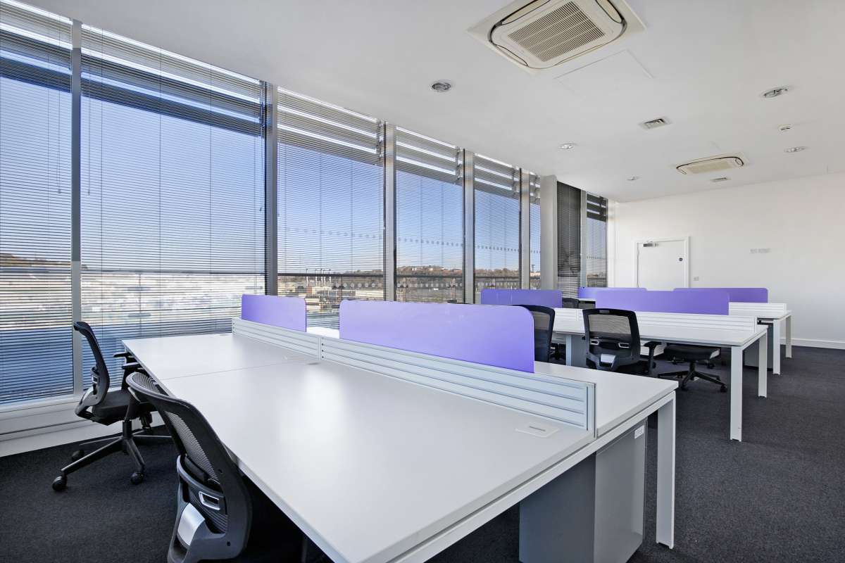 Office in Luton - photo 2