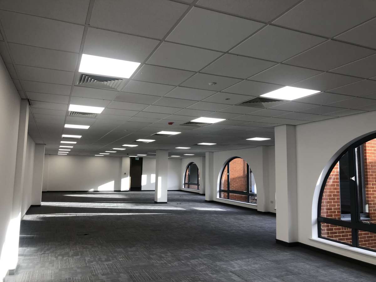 Office in Uxbridge - photo 3