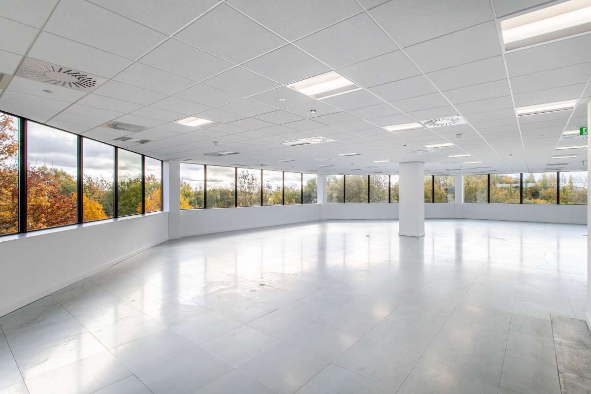 Office in Luton - photo 4