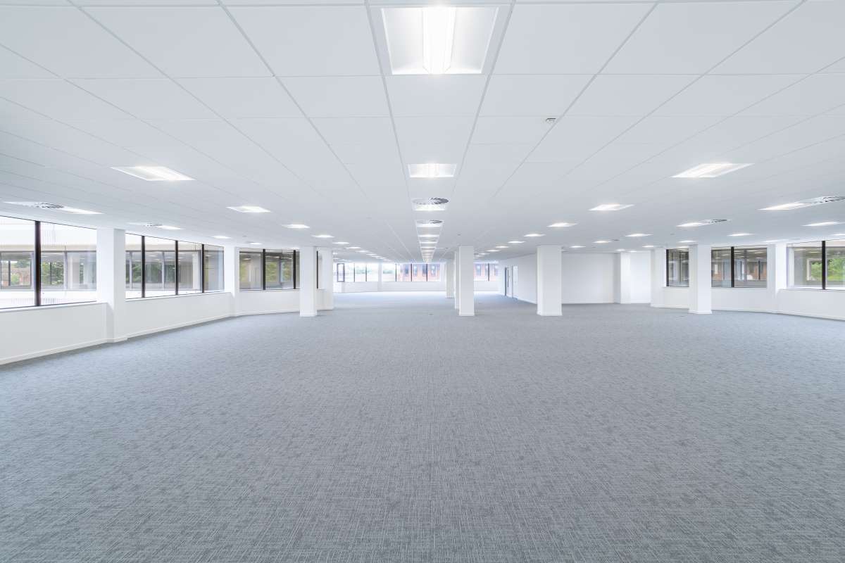 Office in Luton - photo 4