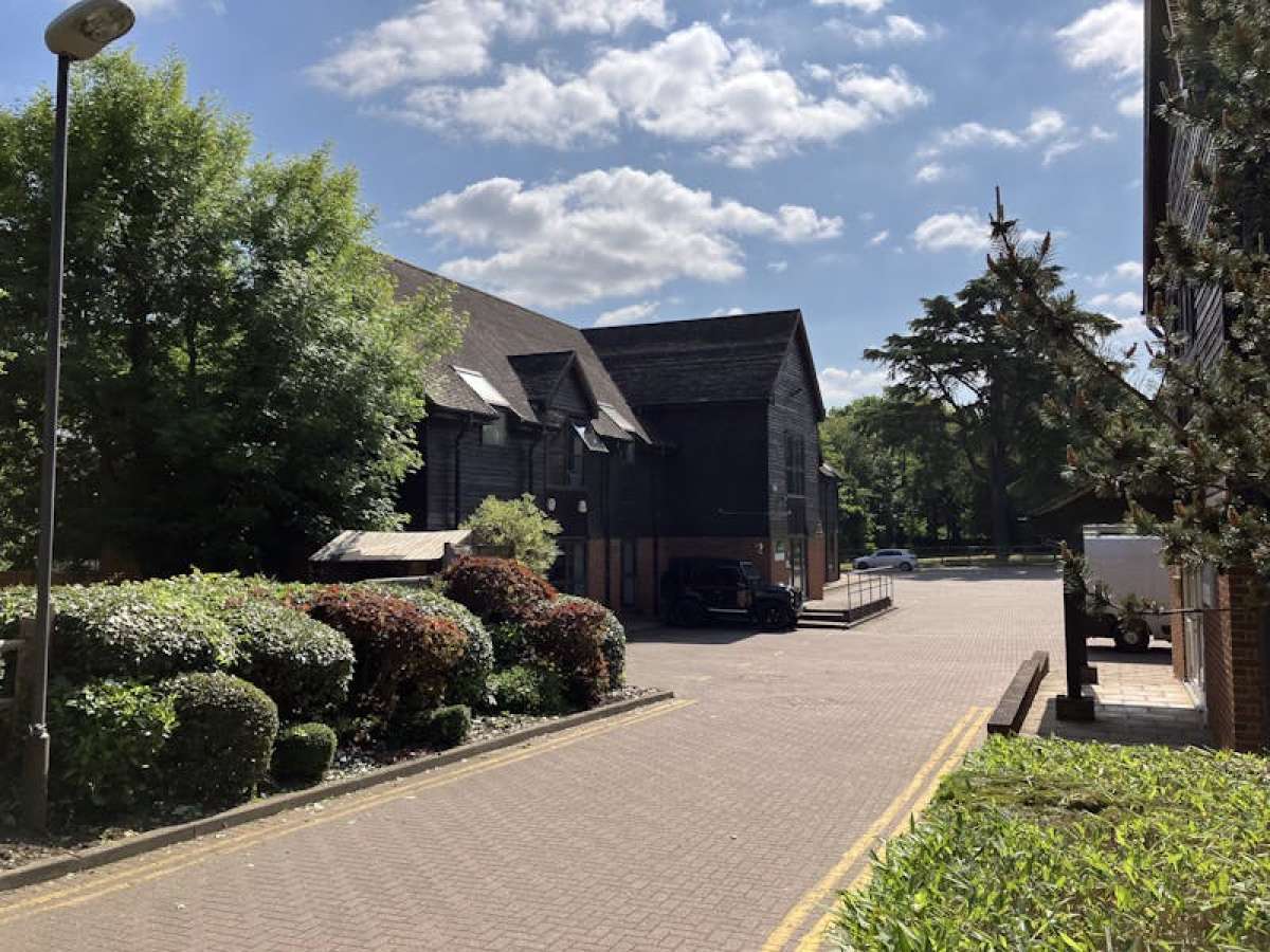 Office in Woking - photo 2