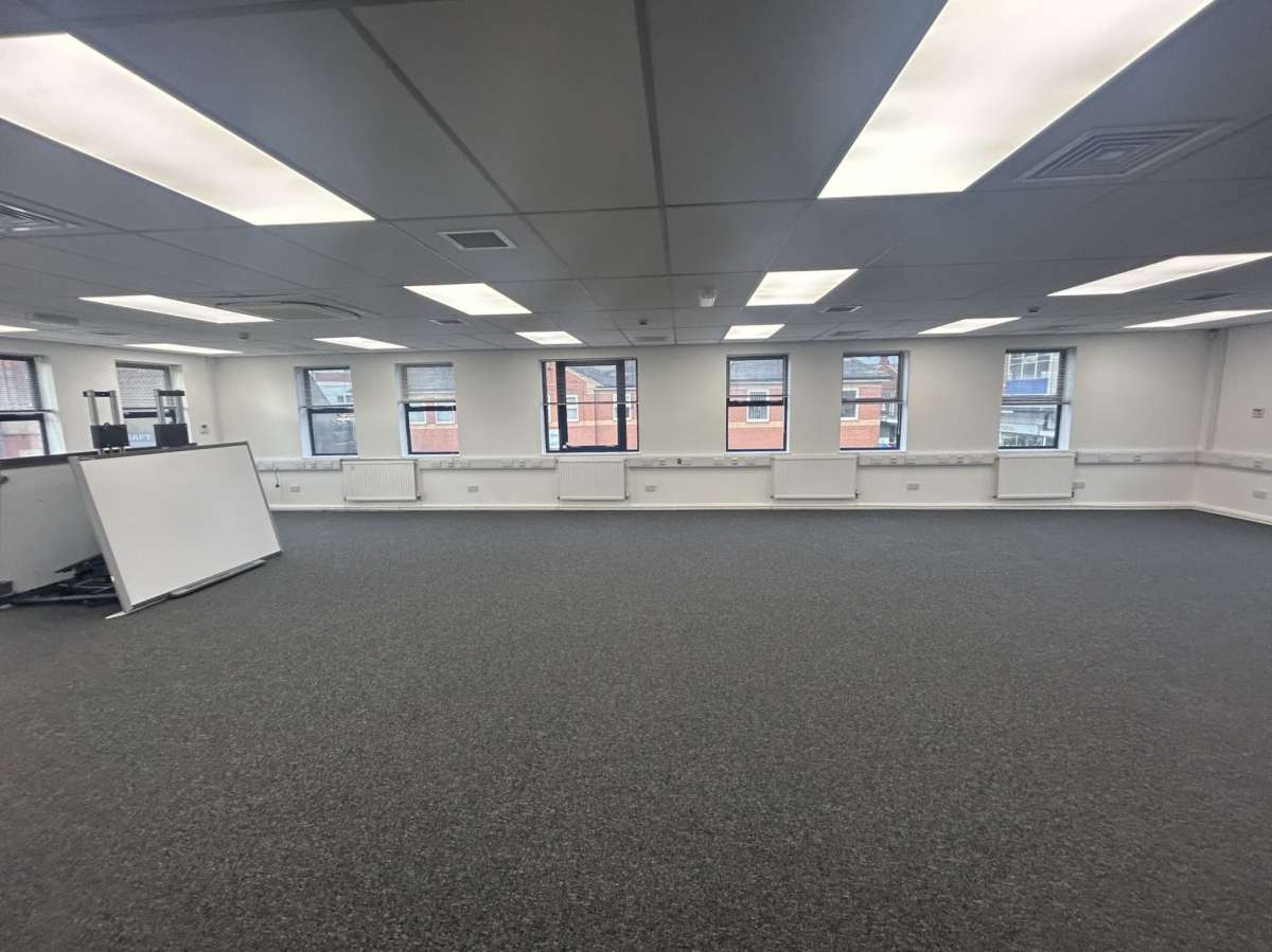 Office in Doncaster - photo 3