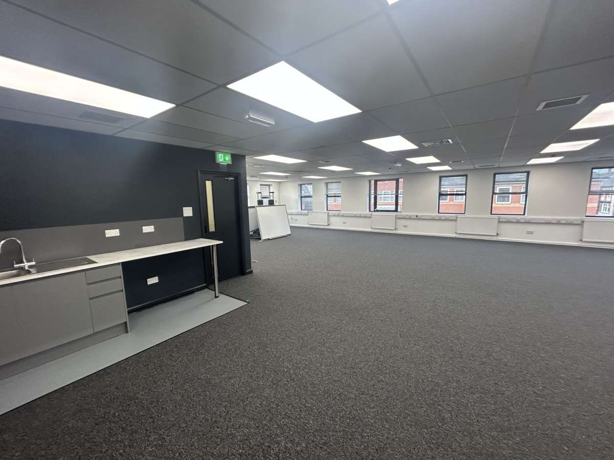 Office in Doncaster - photo 4