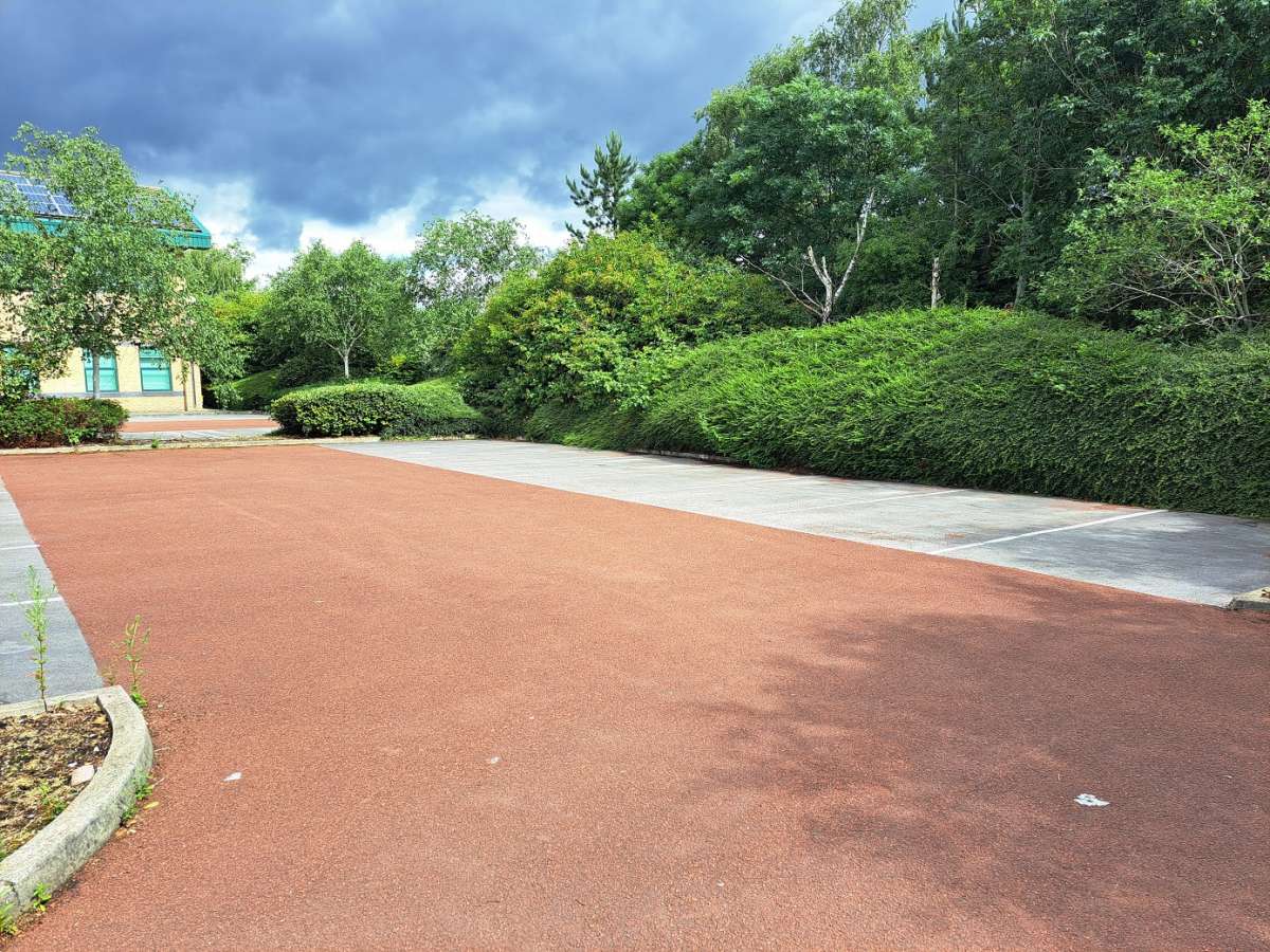 Office in Oldham - photo 2