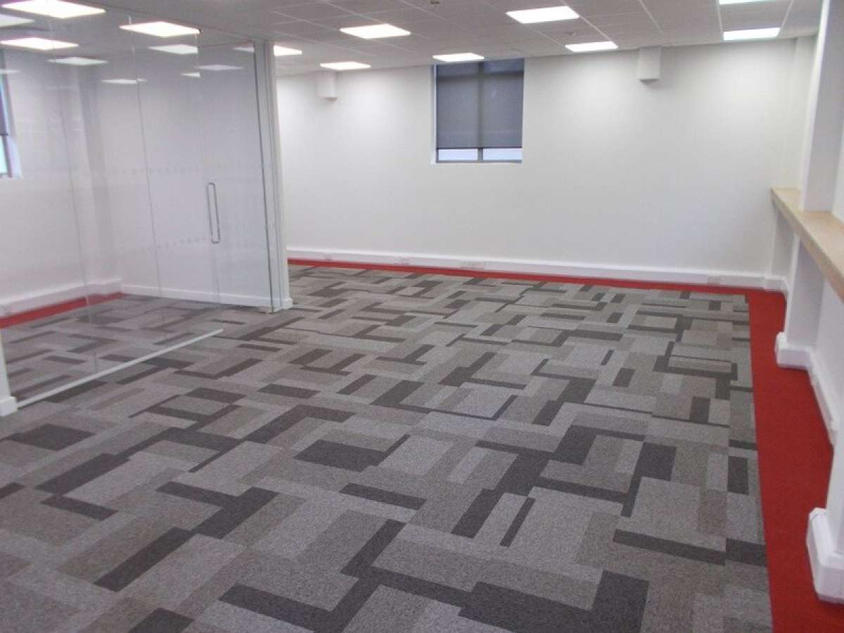 Office in Oldbury - photo 2