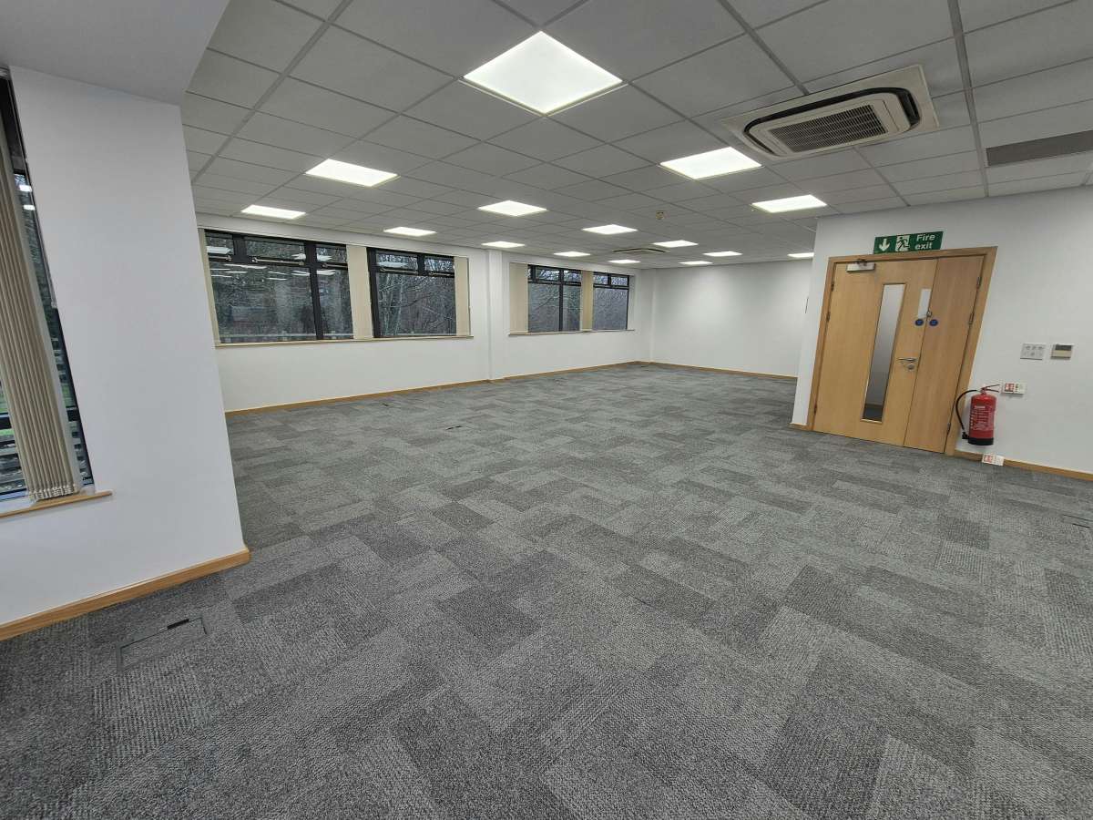 Office in Sittingbourne - photo 4
