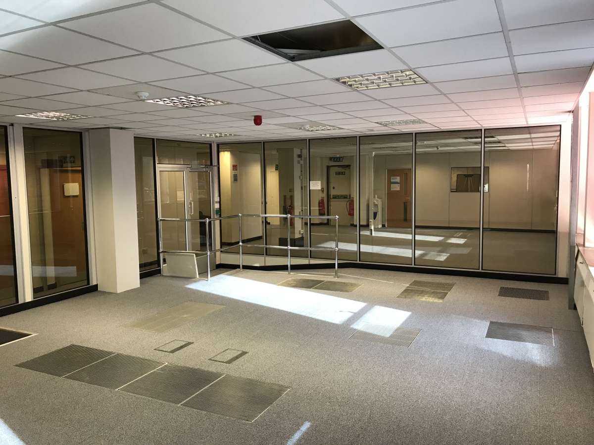 Office in Dewsbury - photo 4