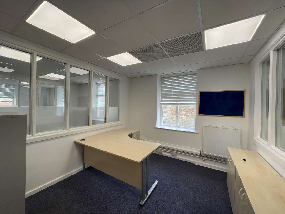 Office in Huddersfield - photo 3
