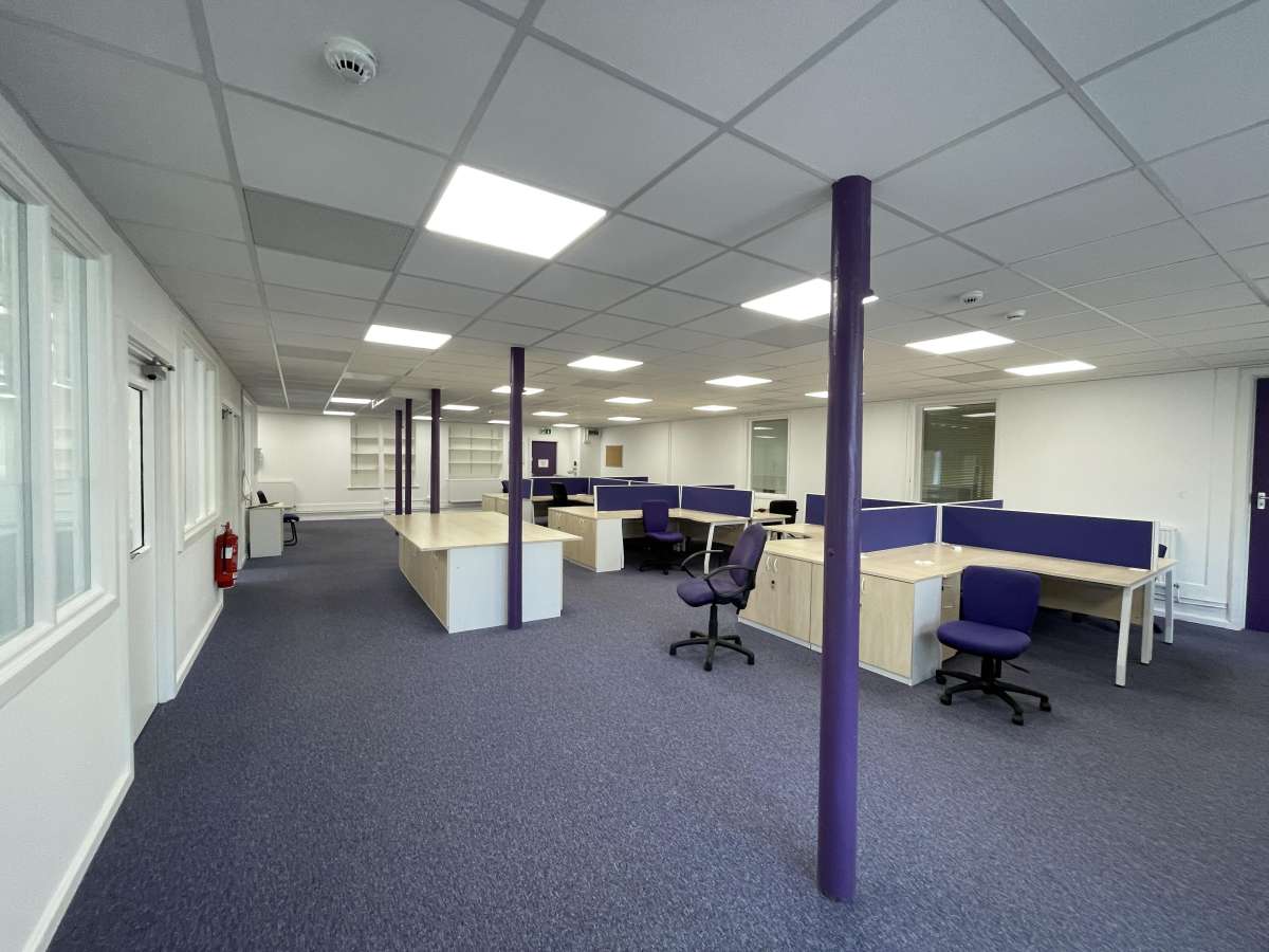 Office in Huddersfield - photo 2