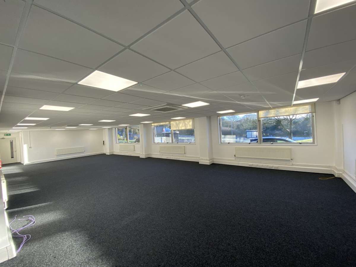 Office in Halesowen - photo 3