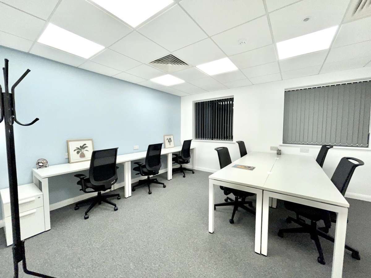 Office in Kidderminster - photo 4