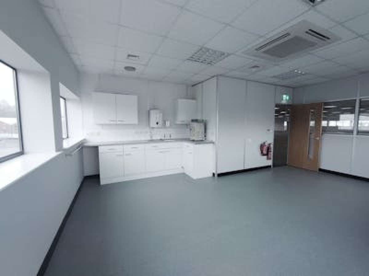 Office in Eastleigh - photo 3