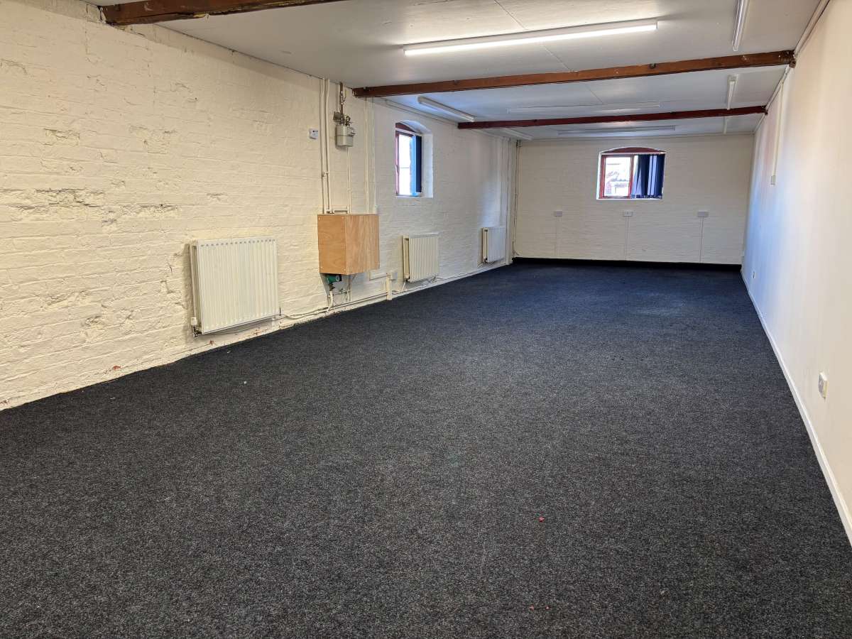 Office in Grantham - photo 2