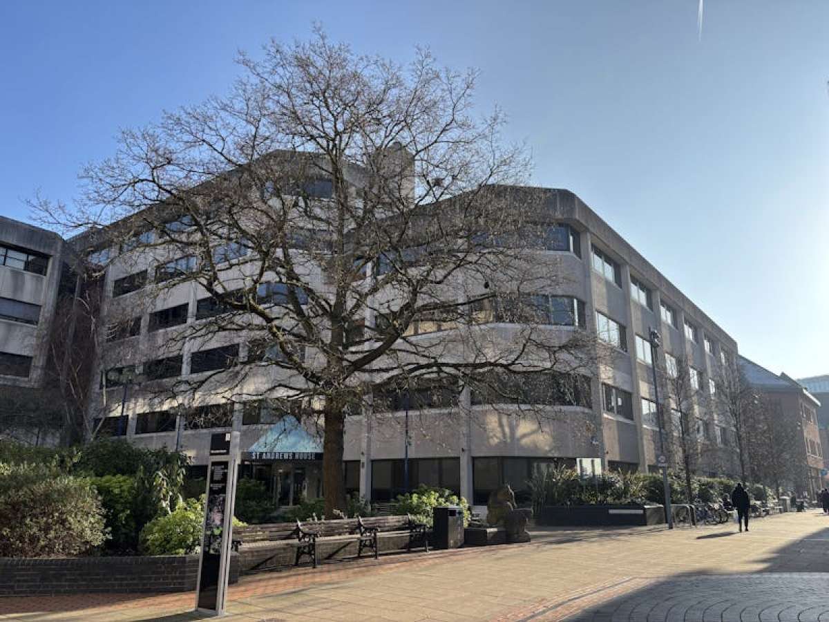 Office in Woking - photo 2