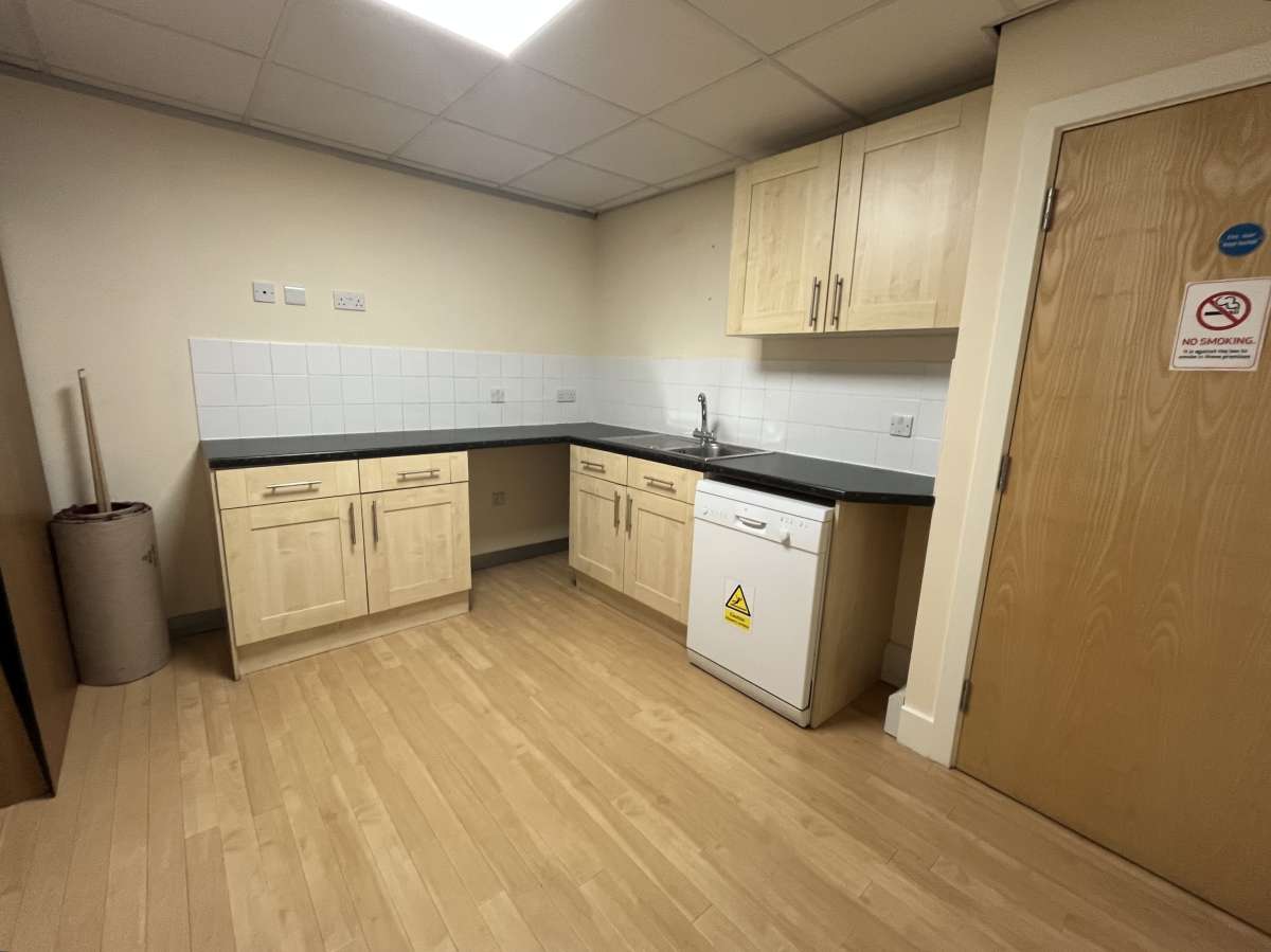 Office in Fareham - photo 3