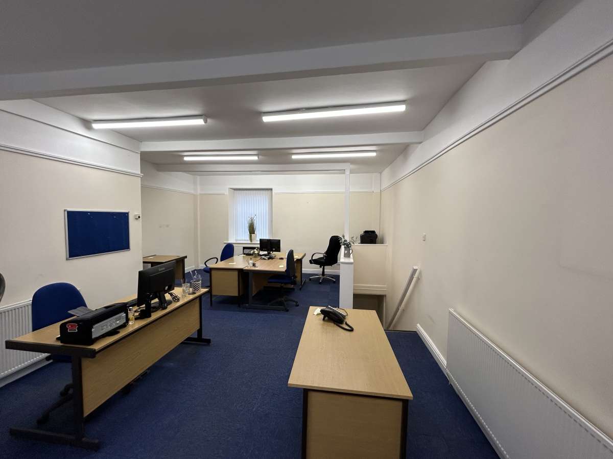 Office in Huddersfield - photo 2