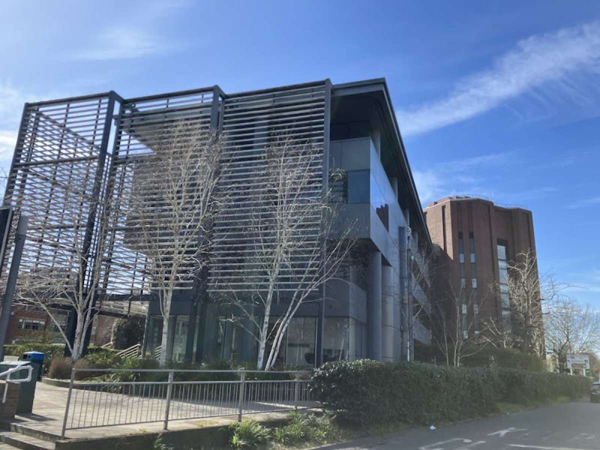 Office in Woking - photo 2