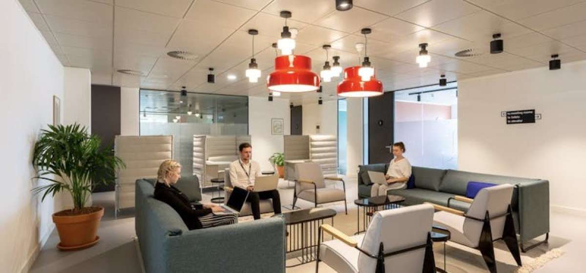 Office in Woking - photo 3