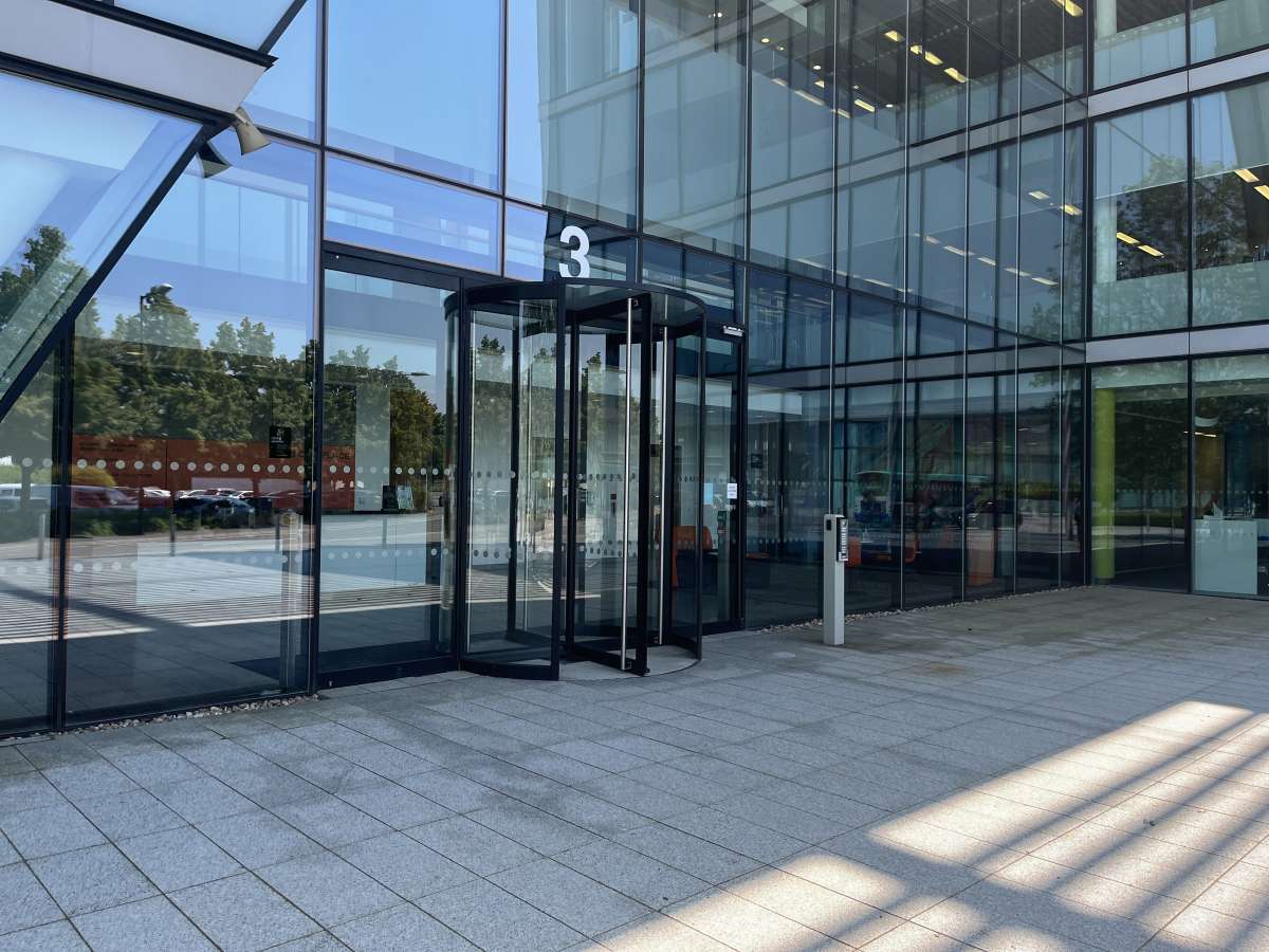 Office in Gatwick - photo 2