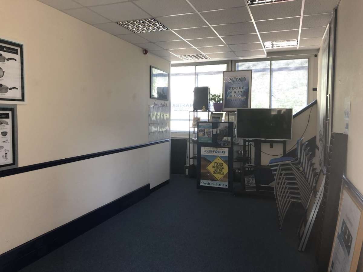 Office in Crawley - photo 2