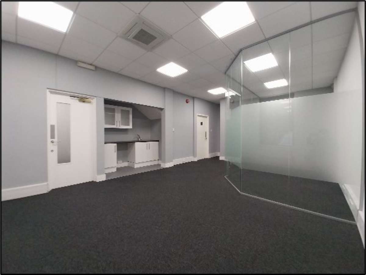 Office in Crawley - photo 2