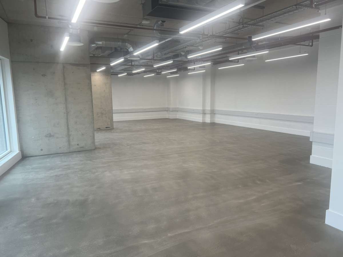 Office in Crawley - photo 2