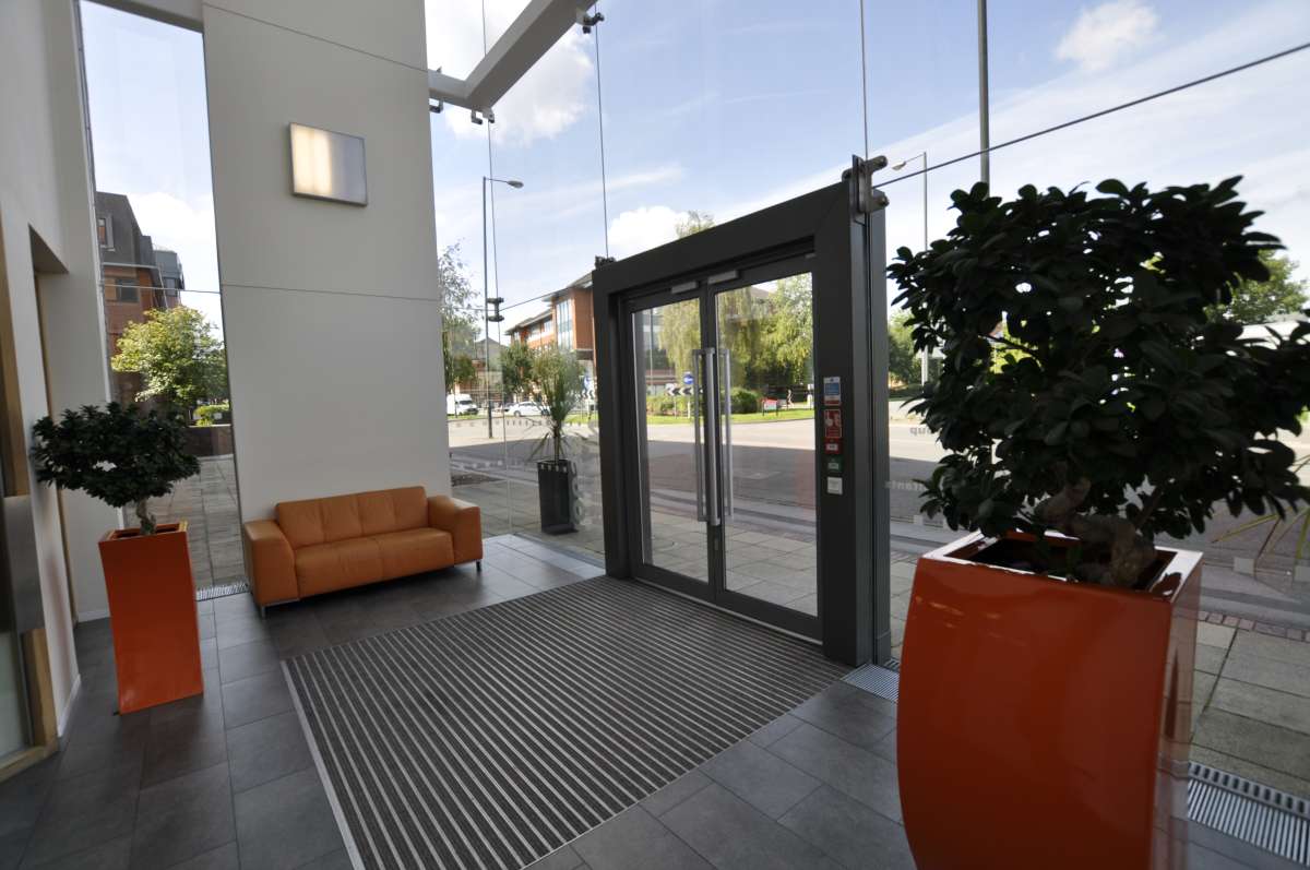 Office in Crawley - photo 4