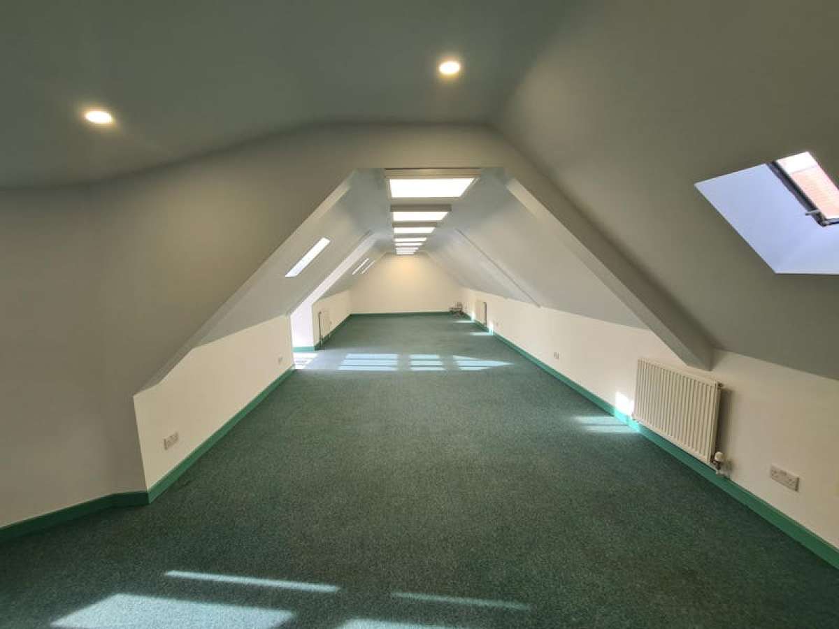 Office in Weybridge - photo 4