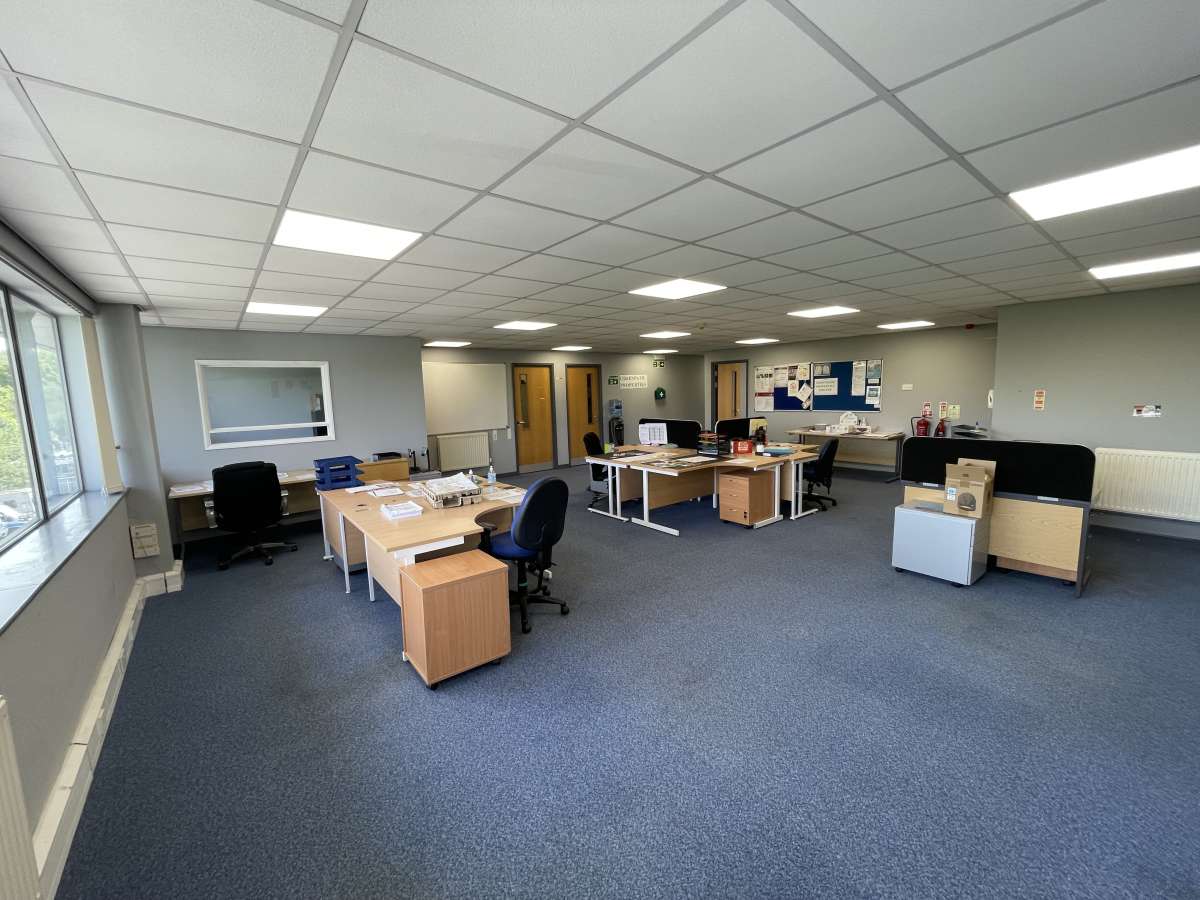 Office in Hucknall - photo 2