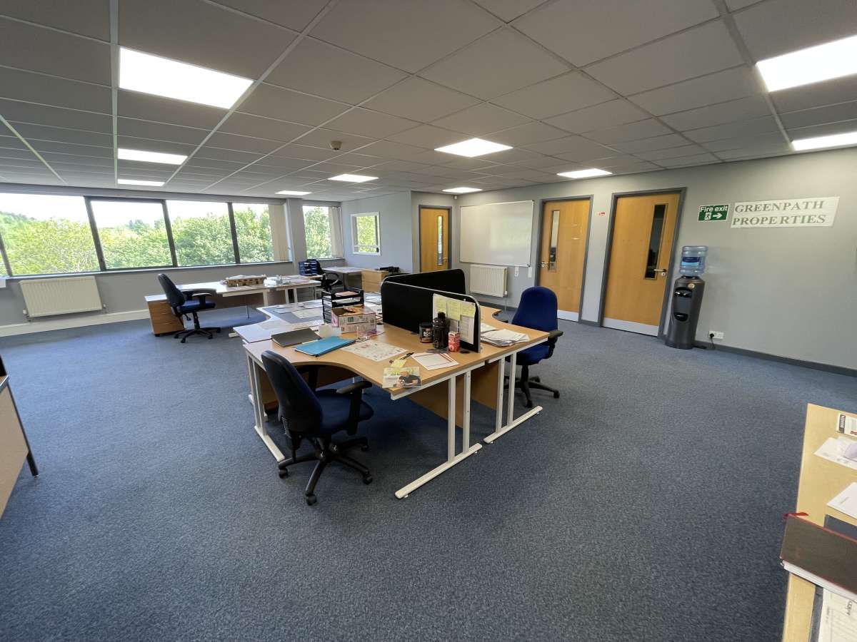 Office in Hucknall - photo 3