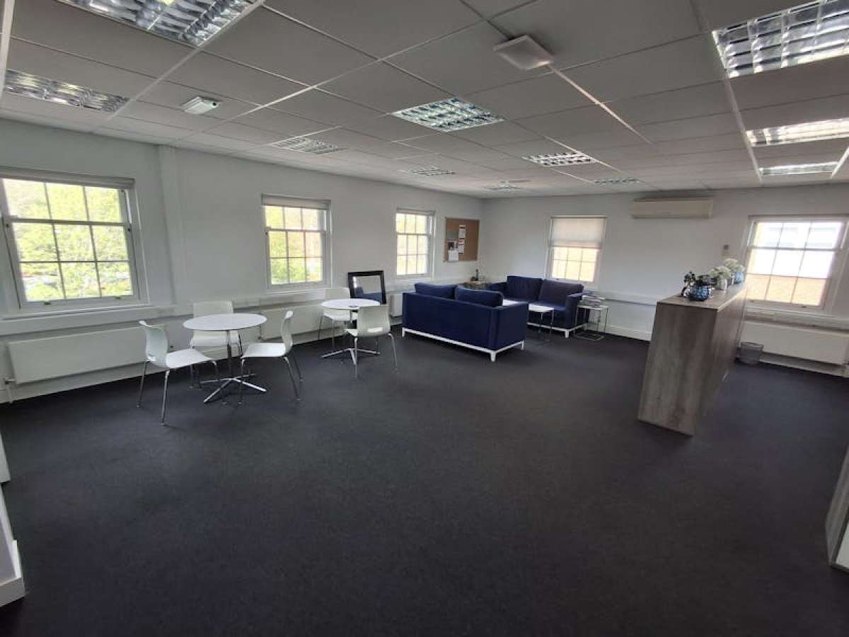 Office in Leatherhead - photo 3
