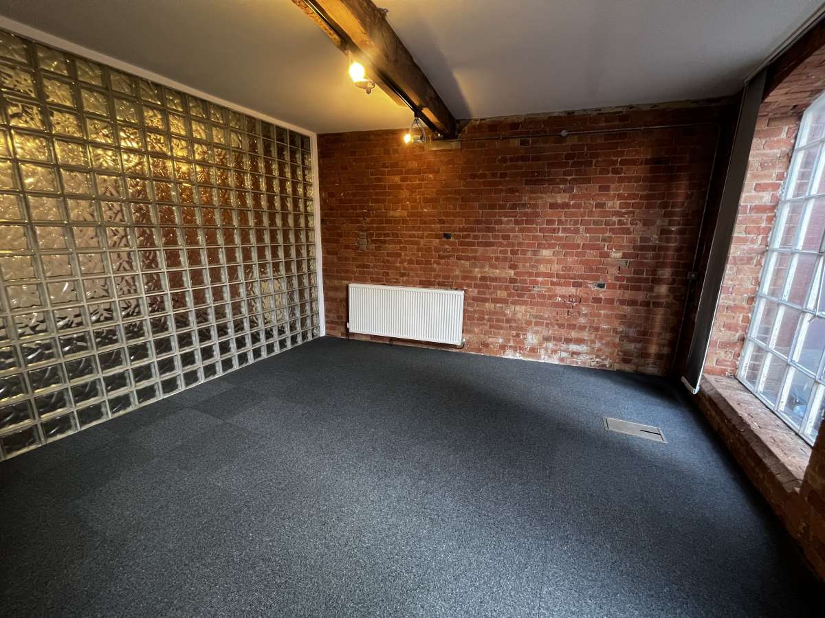 Office in Leicester - photo 4