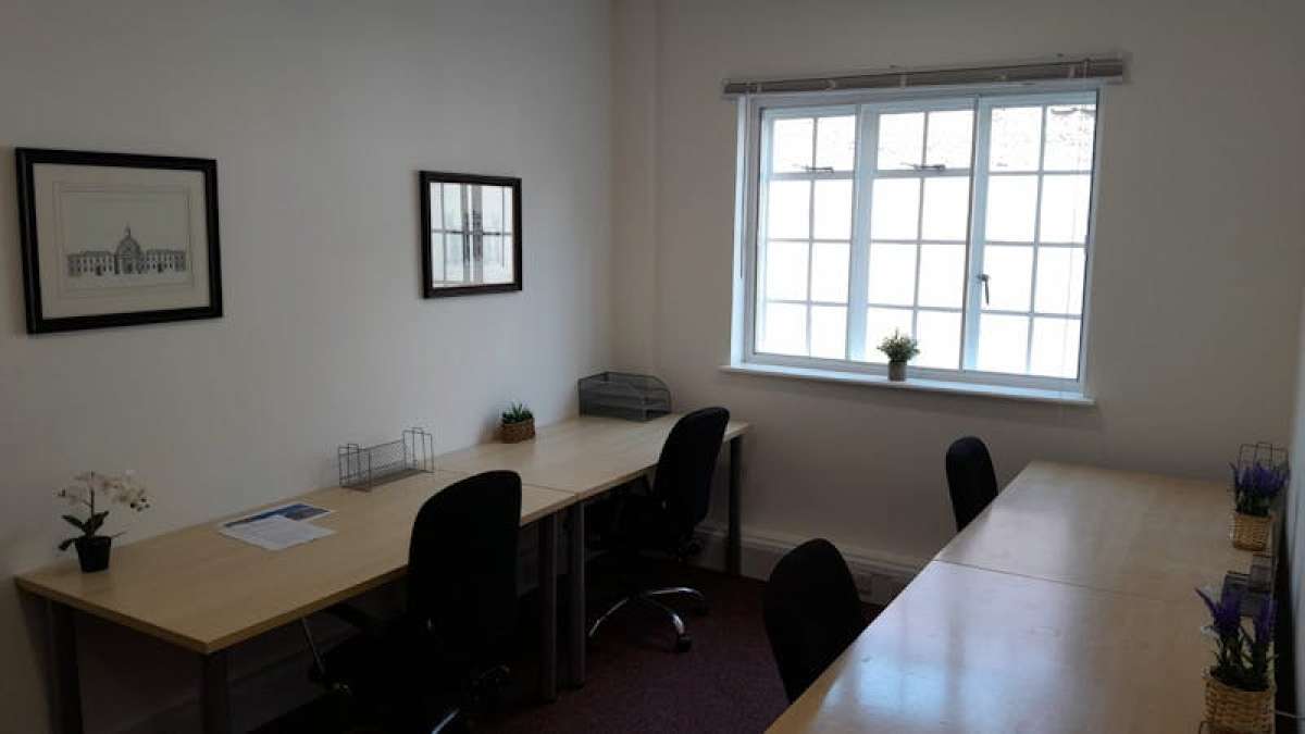 Office in Leatherhead - photo 3
