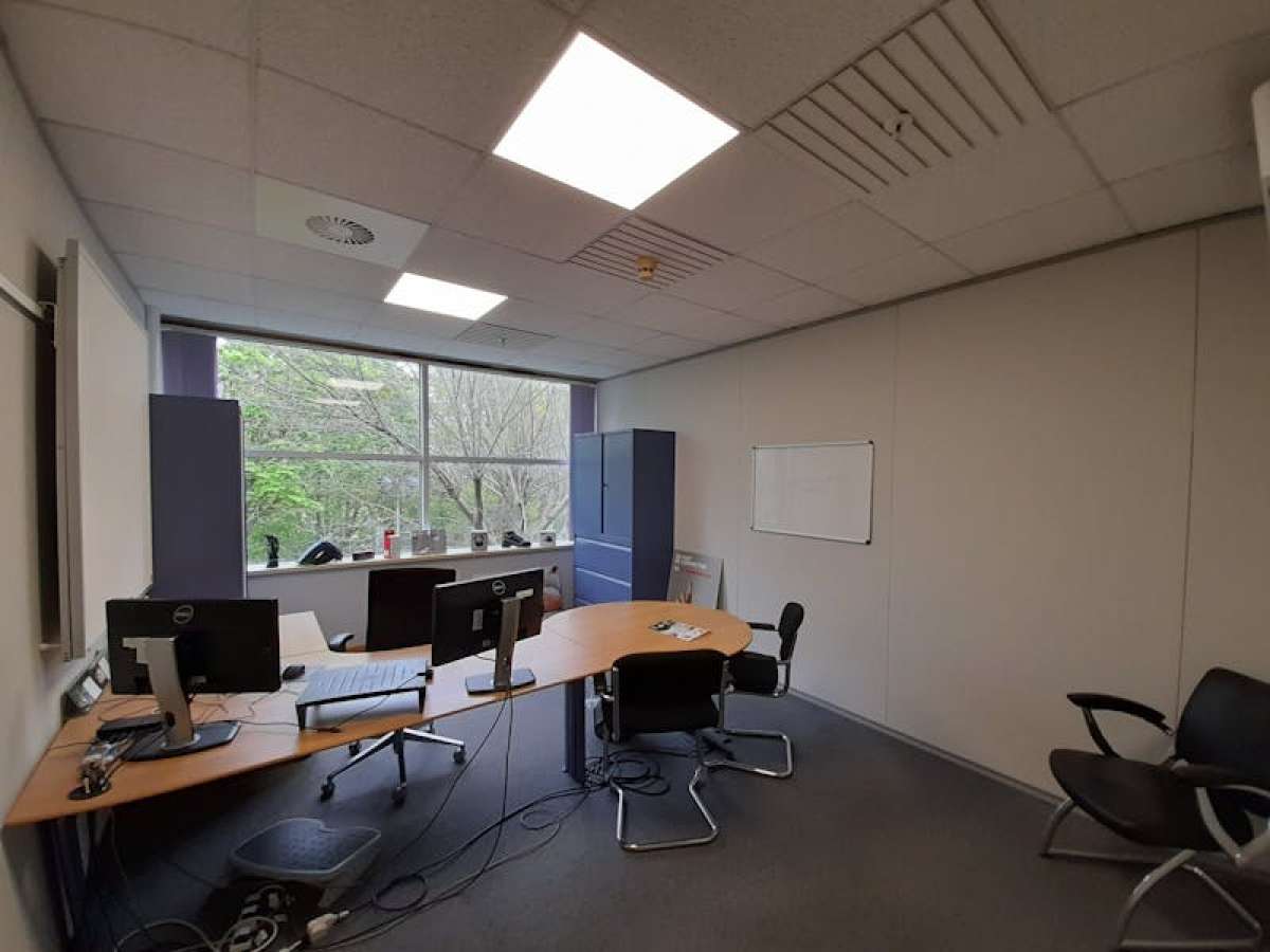 Office in Basingstoke - photo 2