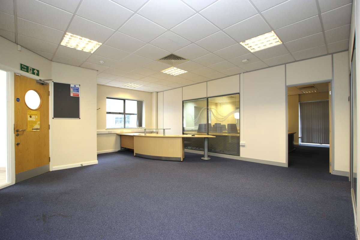 Office in Lincoln - photo 3