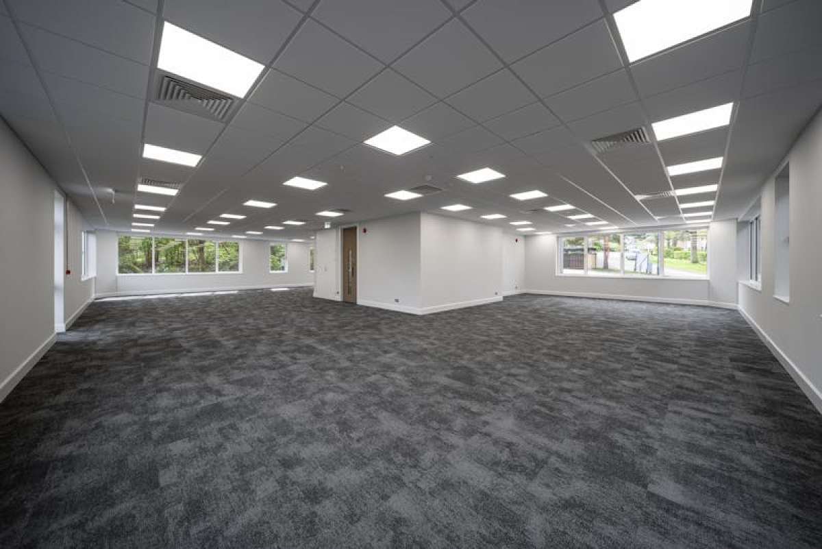 Office in Fareham - photo 4