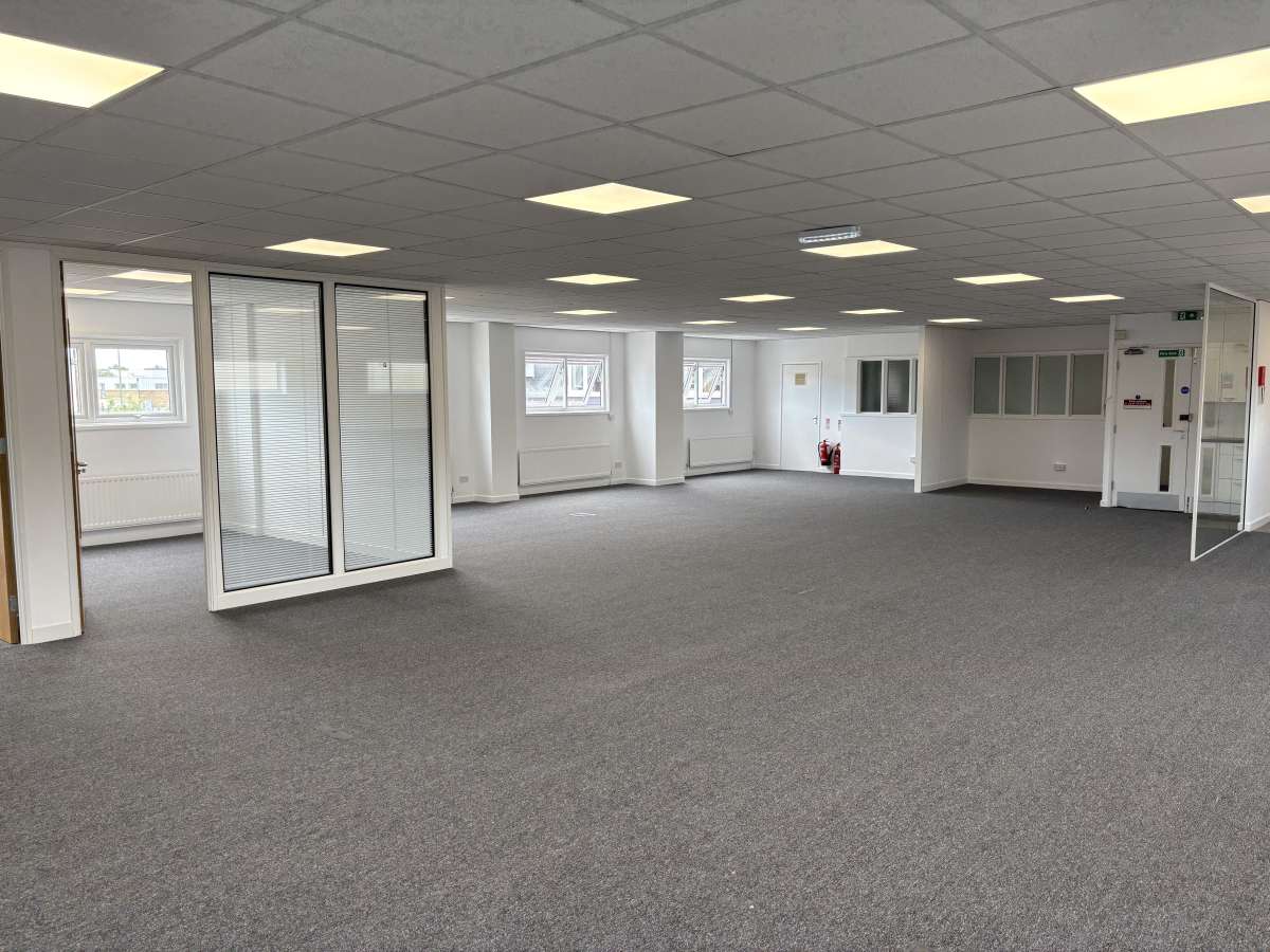 Office in Eastleigh - photo 4