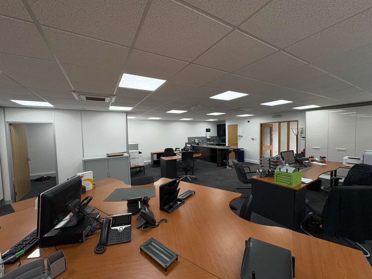 Office in Coalville - photo 3
