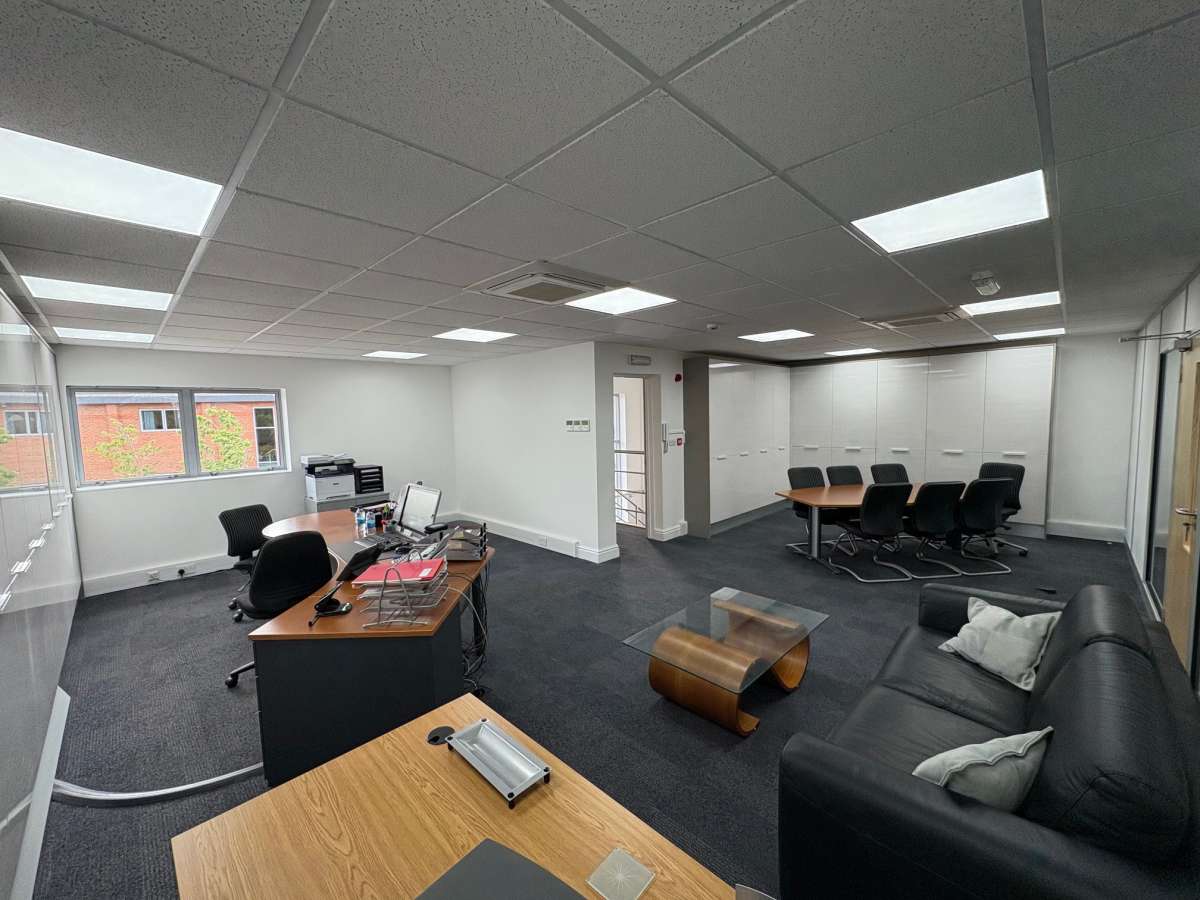 Office in Coalville - photo 4