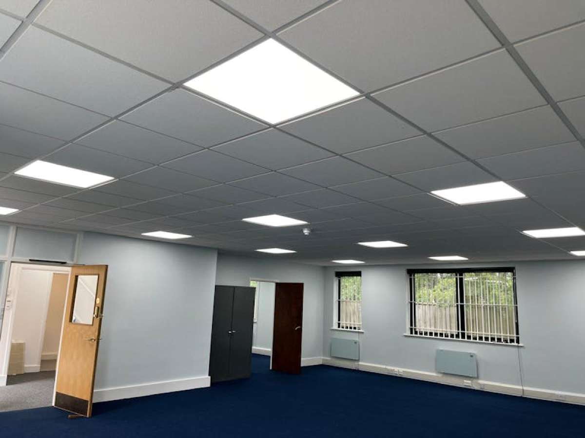 Office in Witney - photo 4