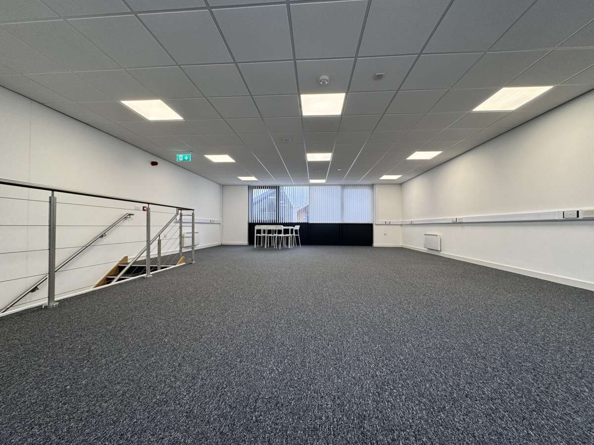 Office in Doncaster - photo 4