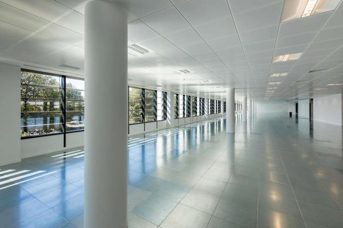 Office in Slough - photo 4