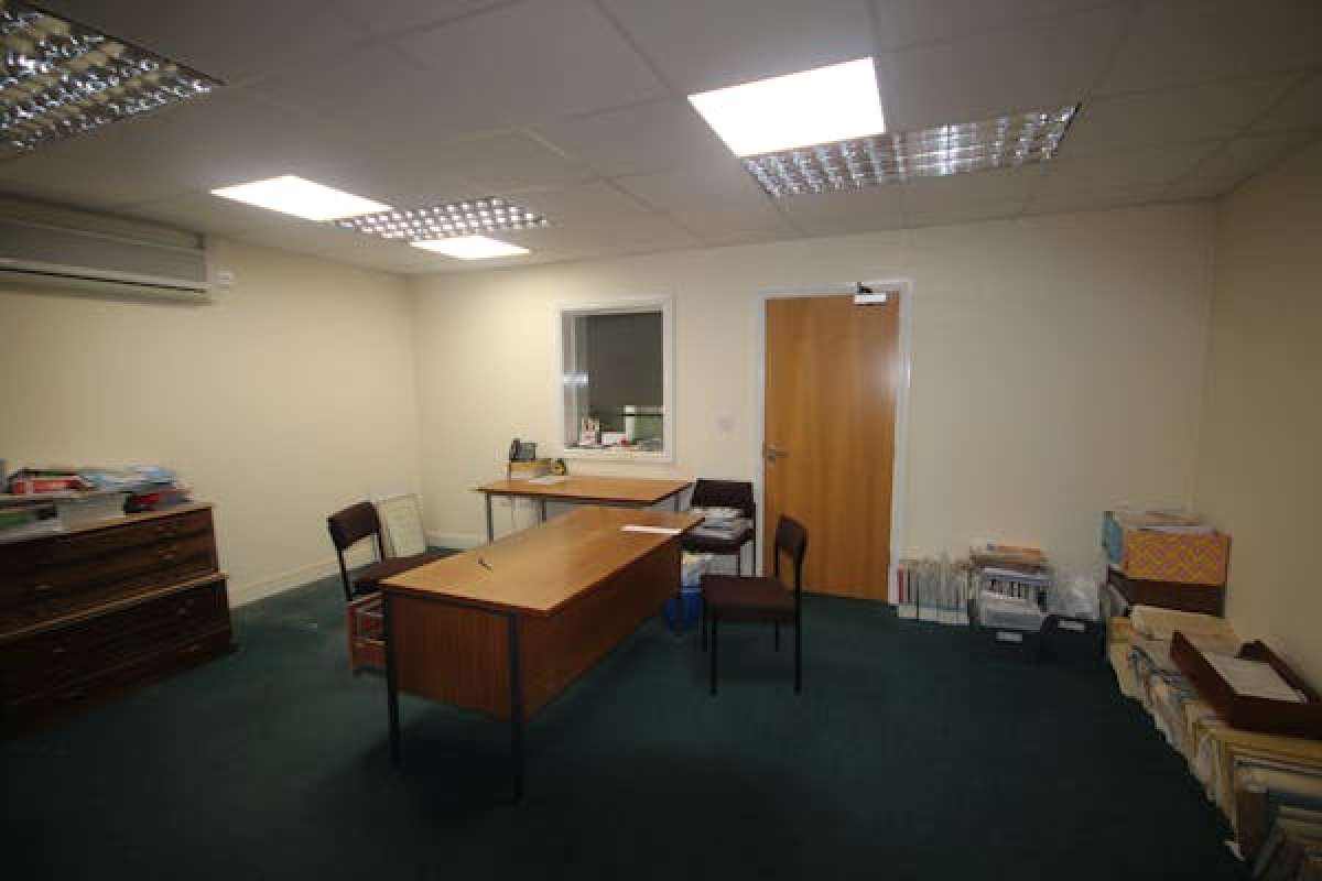 Office in Leominster - photo 4