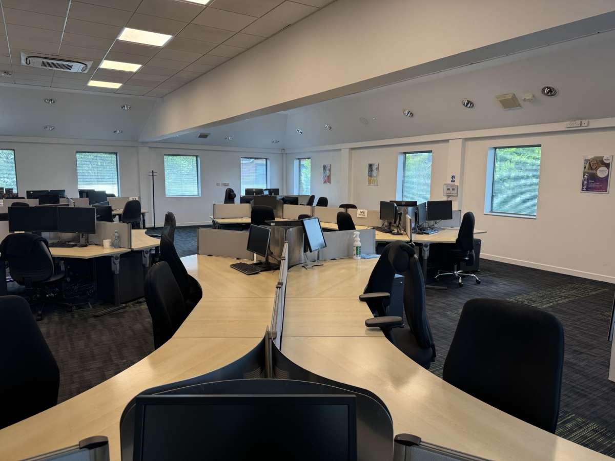 Office in Burton On Trent - photo 3