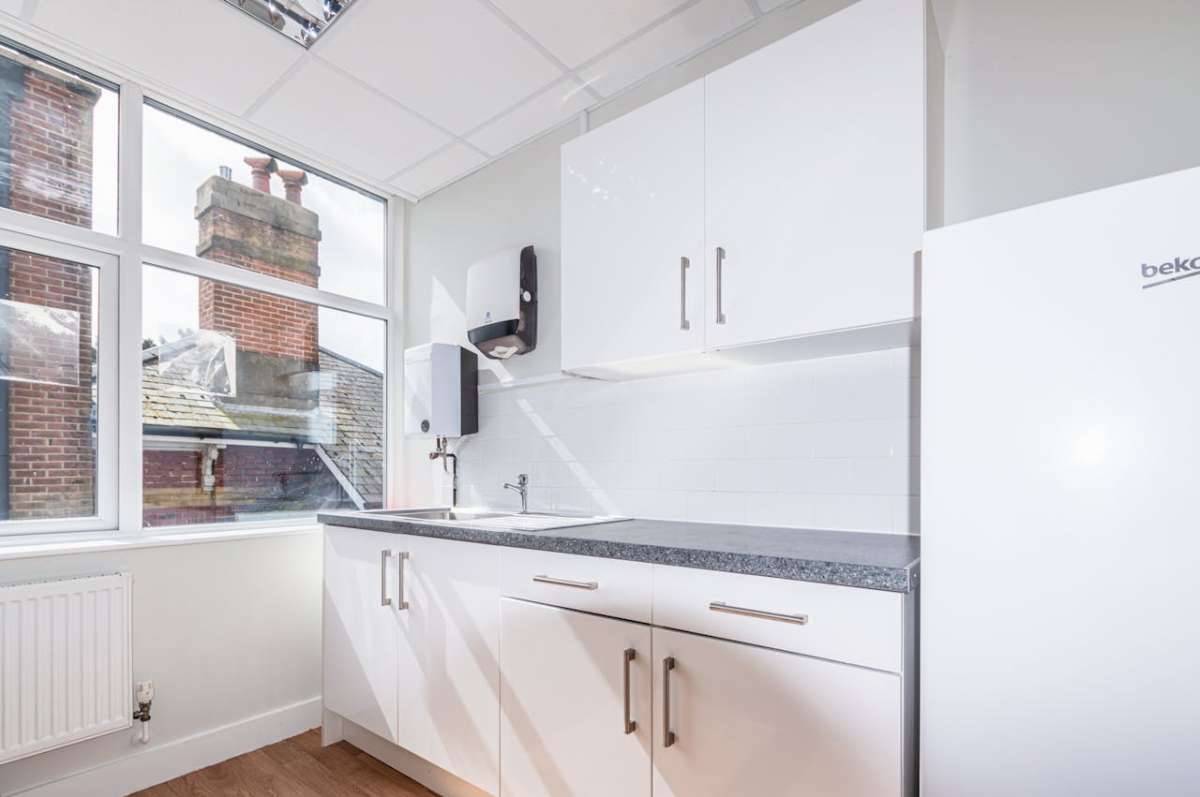 Office in Bournemouth - photo 3