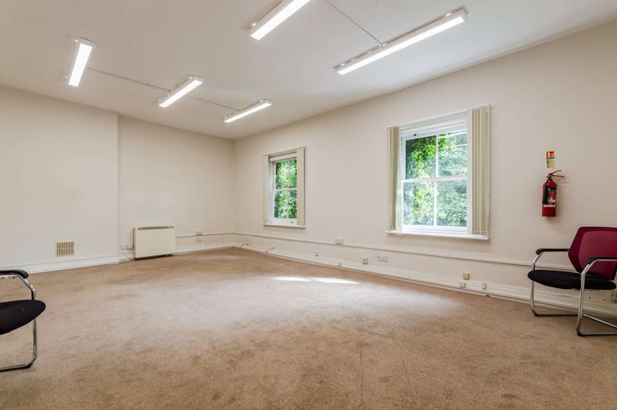 Office in Wimborne - photo 4